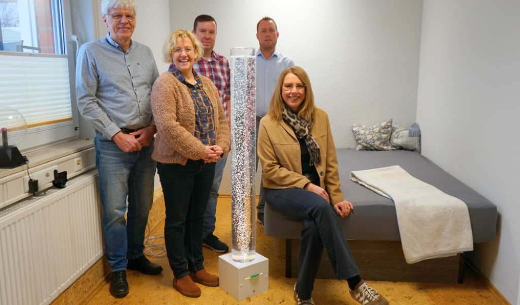 Die Bewohner des Wohnheims Cloppenburg freuen sich über die Spende eines Wasserbettes als Rückzugs- und Entspannungsort